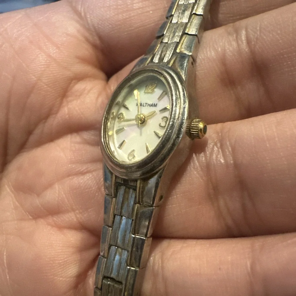 Works Vintage Waltham Mother Pearl Ladies Watch Silver Oval Quartz 17mm Fit 6.25